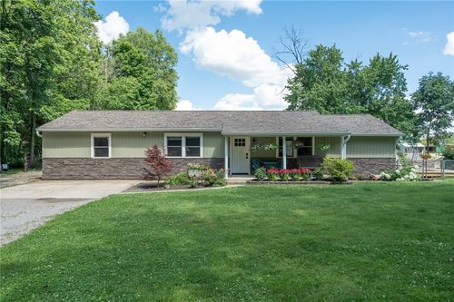 242 N Bickett Rd, Xenia, OH, 45385-7807 | Card Image