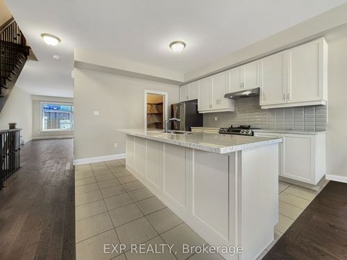 923 Isaac Phillips Way, Newmarket, ON, L3X0M7 | Card Image