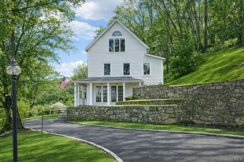 18 Juengstville Rd, Croton Falls, NY, 10519-7002 | Card Image