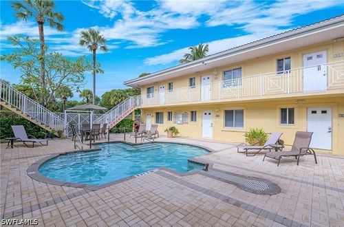 202-480 5th St S, NAPLES, FL, 34102-6502 | Card Image