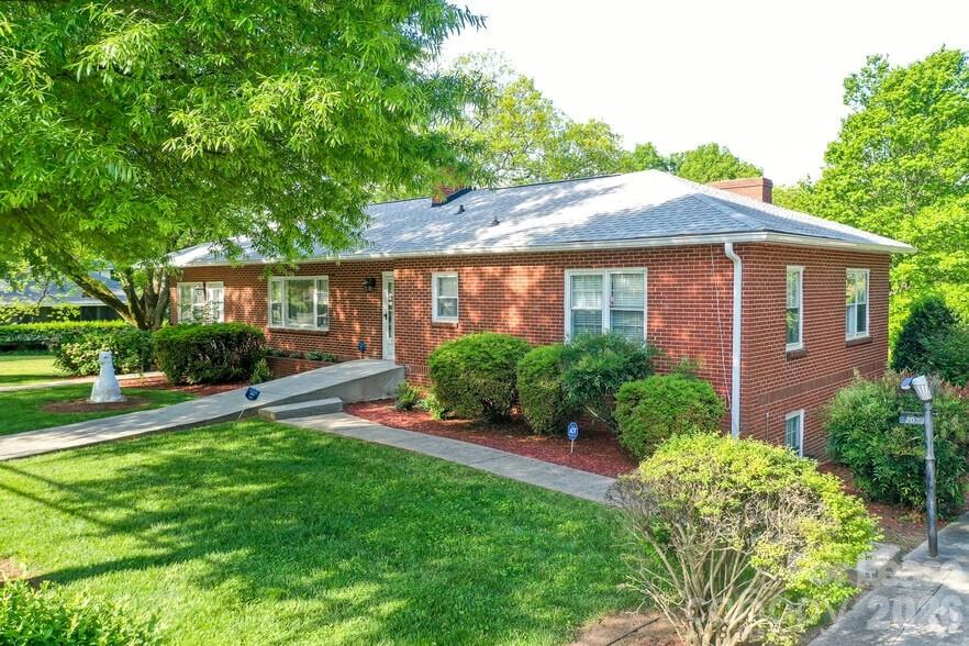 Commercial Lease in Huntersville