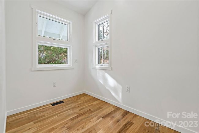 Upstairs office space | Image 33