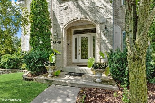 8840 Royal Dr, Burr Ridge, IL, 60527-8328 | Card Image
