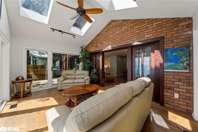 38 Willow Dr, House other with 5 bedrooms, 3 bathrooms and 8 parking in Tiny ON | Image 9