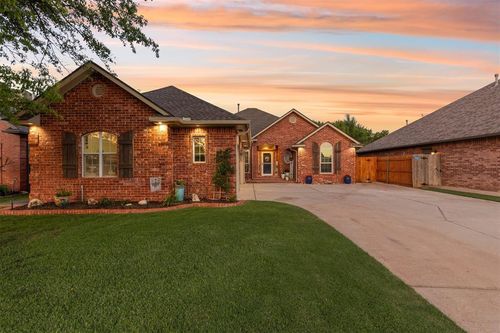 17916 Vermejo Dr, Edmond, OK, 73012-4241 | Card Image