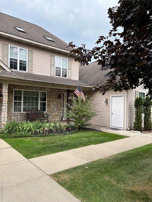 2-602 Fenton Commons Ln, Fenton, MI, 48430-2798 | Card Image