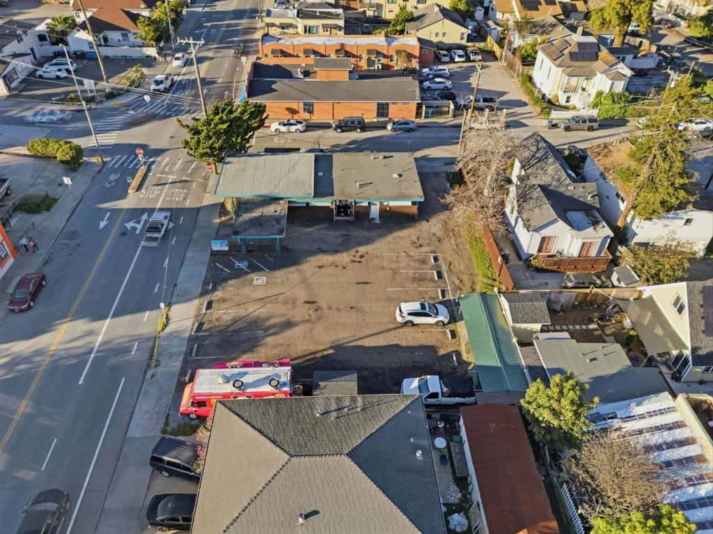 Commercial Sale in Santa Cruz 3