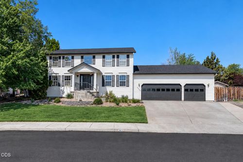 3672 Sw Volcano Ave, Redmond, OR, 97756-8308 | Card Image