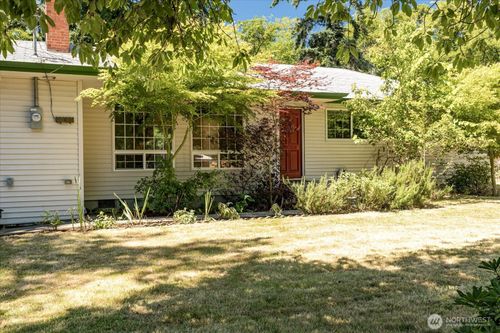 867 Walker Ave, Oak Harbor, WA, 98277-7640 | Card Image
