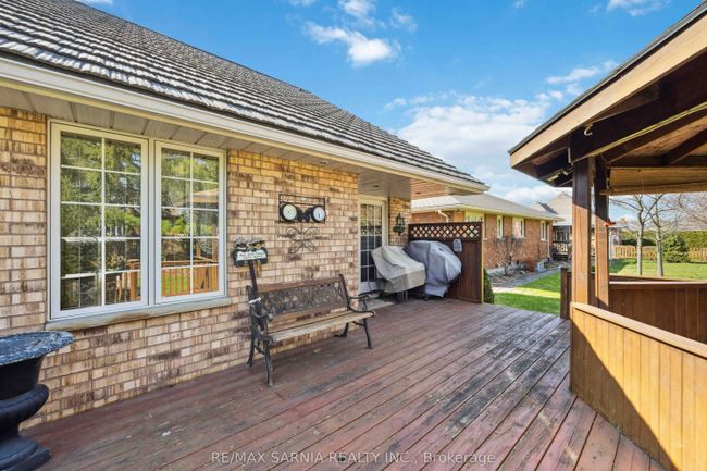 35 Frances Dr, House other with 6 bedrooms, 3 bathrooms and 4 parking in Forest ON | Image 33