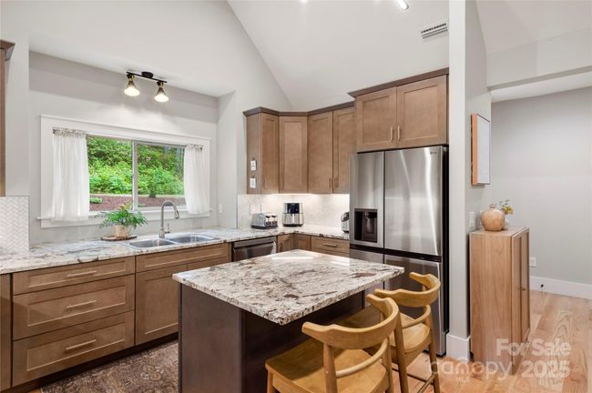 68 Huckleberry Ridge Ln, House other with 3 bedrooms, 3 bathrooms and null parking in Zirconia NC | Image 6