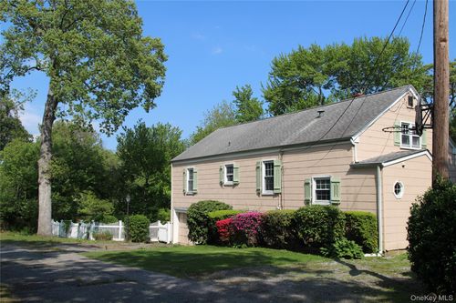 2 Hemlock Ct, Bay Shore, NY, 11706-7809 | Card Image