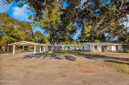 11554 Cedar Lake Rd, Biloxi, MS, 39532-8440 | Card Image