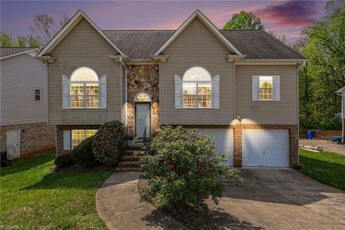 4990 Fiddlers Run Dr, Kernersville, NC, 27284-7594 | Card Image