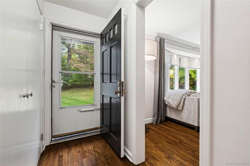 86 Seven Bridges Rd, Chappaqua, NY, 10514-1121 | Card Image