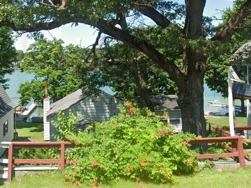 593 Bluff Dr, Middleville, MI, 49333-9725 | Card Image