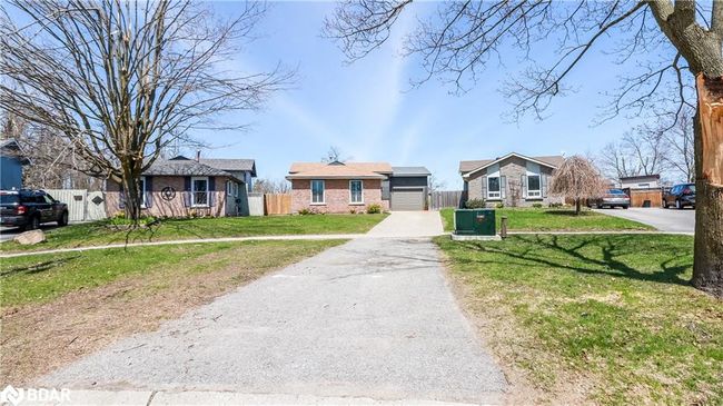 51 Christie Cres, House other with 4 bedrooms, 2 bathrooms and 5 parking in Barrie ON | Image 5