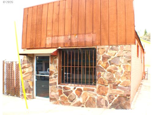 226 Nw 2nd Ave, Myrtle Creek, OR, 97457-9139 | Card Image