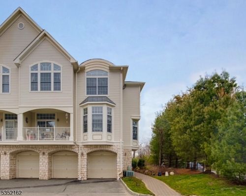 325 Edmonton Ct, Livingston, NJ, 07039-8258 | Card Image