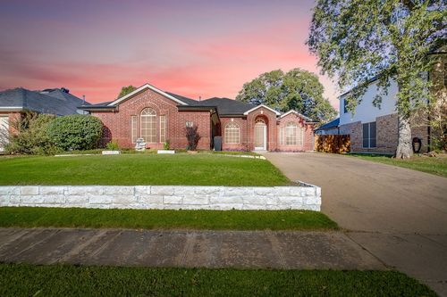 515 Deerwood Dr, Burleson, TX, 76028-6377 | Card Image