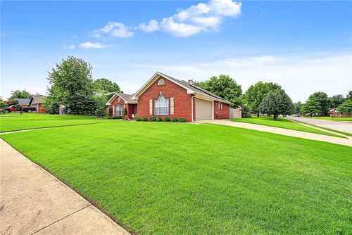 4479 W Cheyenne Dr, Fayetteville, AR, 72704-5544 | Card Image