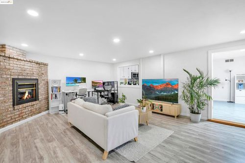 185 Evening Star Ct, Milpitas, CA, 95035-6211 | Card Image