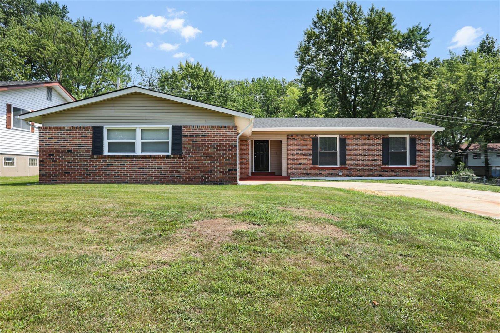 Hidden Lake Dr, Saint Louis, MO 63138