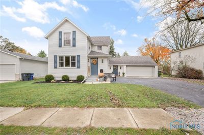 208 Dill Avenue, House other with 3 bedrooms, 2 bathrooms and 2 parking in Bowling Green OH | Image 1