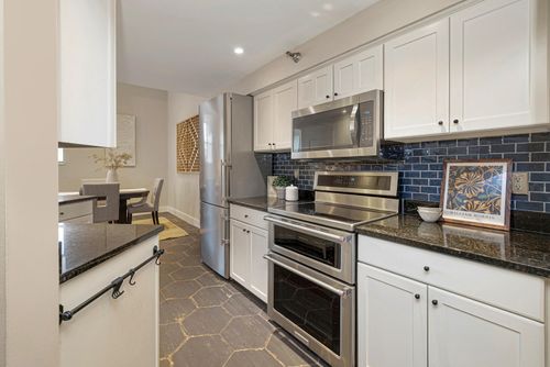 270 E Highland Ave, MILWAUKEE, WI, 53202-6635 | Card Image