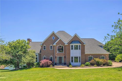 7 Hawthorne Ln, Irwin, PA, 15642-5704 | Card Image