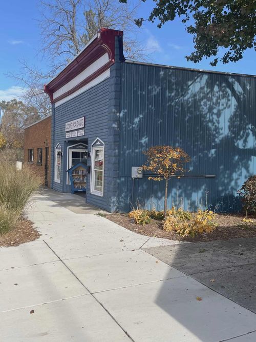 274 Ottawa St, Coopersville, MI, 49404-1242 | Card Image