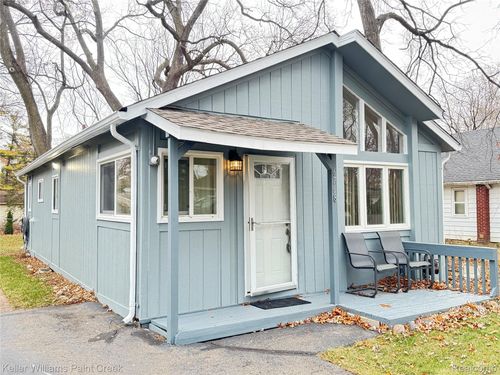 6768 Buckland Ave, West Bloomfield, MI, 48324-2704 | Card Image