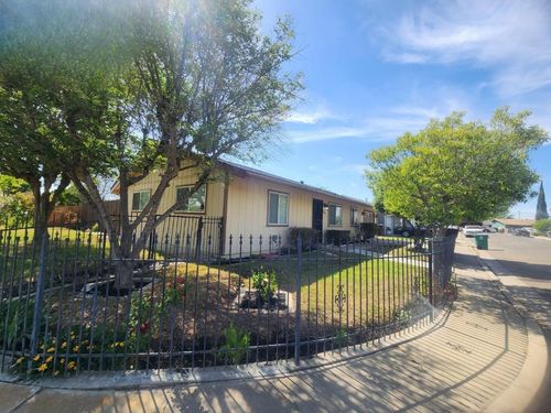 1933 Tri Circle Dr, Firebaugh, CA, 93622-2436 | Card Image