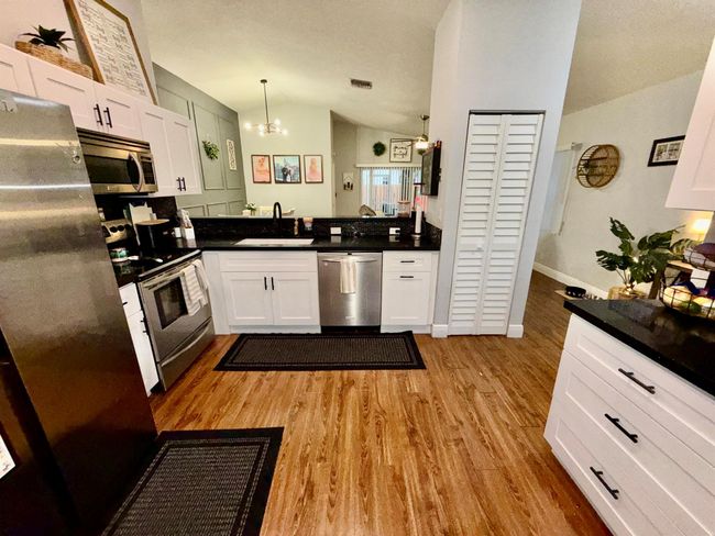 8421 Sw 41 St Ct, House other with 3 bedrooms, 2 bathrooms and null parking in Davie FL | Image 11