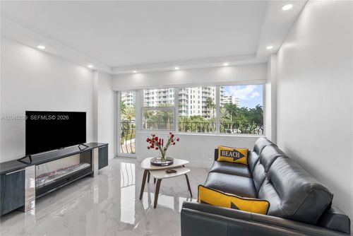 403-3250 Ne 28th St, Fort Lauderdale, FL, 33308-7433 | Card Image