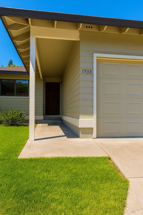 1733 Burgundy Pl, Santa Rosa, CA, 95403-7213 | Card Image