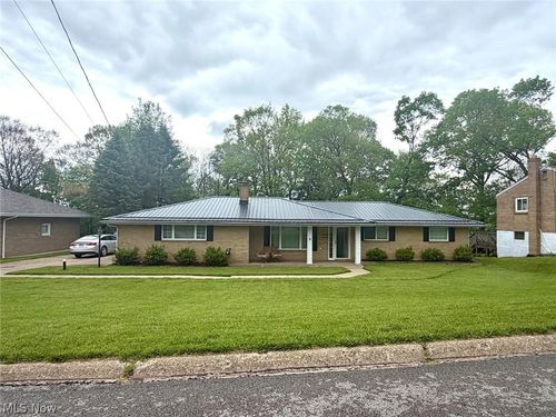 196 Pleasantview Dr, Weirton, WV, 26062-2753 | Card Image