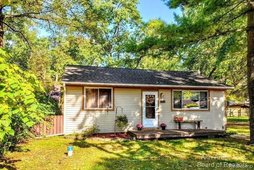 8570 Orchard Rd, Pinckney, MI, 48169 | Card Image