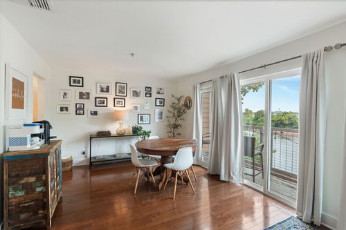 732 1st Ave N, Nashville, TN, 37201-1041 | Card Image