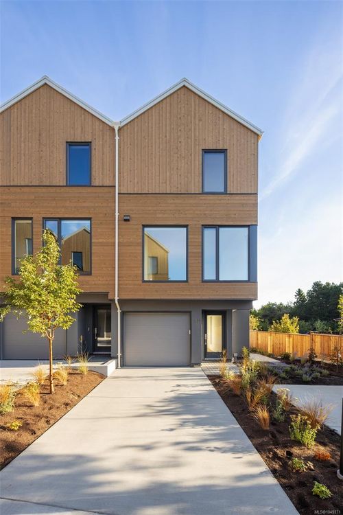 13-1520 Louise Pl, Saanich, BC, V8P2T8 | Card Image