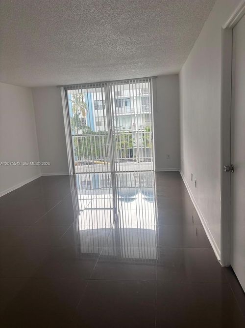 b-308-486 Nw 165th Street Rd, Miami, FL, 33169-6462 | Card Image