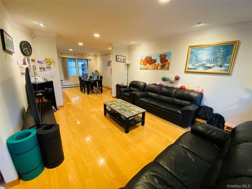 69 197th St, Fresh Meadows, NY, 11365-4038 | Card Image