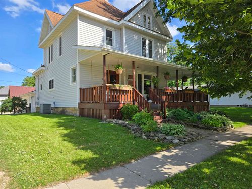 511 2nd St W, Cresco, IA, 52136-1333 | Card Image