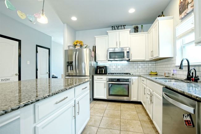 529 Oyster Crk, House other with 5 bedrooms, 3 bathrooms and 4 parking in Buda TX | Image 9