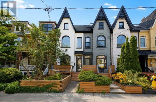 132 Major St, Toronto, ON, M5S2L2 | Card Image