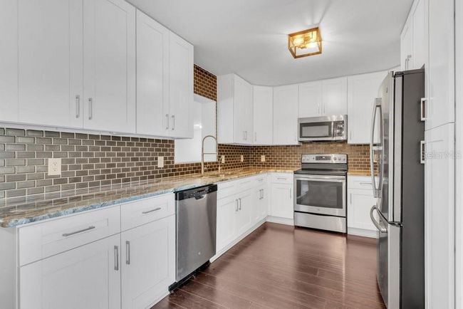 11015 S County Road 39, House other with 4 bedrooms, 2 bathrooms and null parking in Lithia FL | Image 8