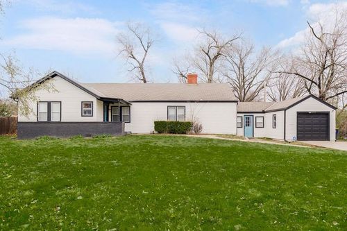 600 W 101st Ter, Kansas City, MO, 64114-4237 | Card Image