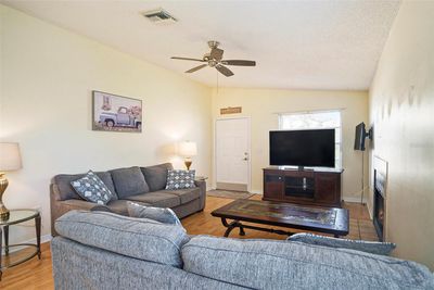 3415 59 Th Avenue W, Condo with 2 bedrooms, 2 bathrooms and null parking in Bradenton FL | Image 3