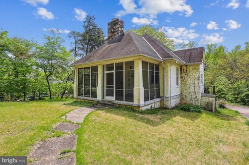 7902 Woodrow Pl, CABIN JOHN, MD, 20818-1638 | Card Image