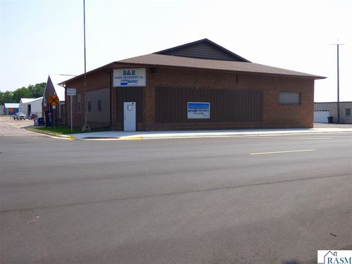 106 N Renville St, Winthrop, MN, 55396-9235 | Card Image